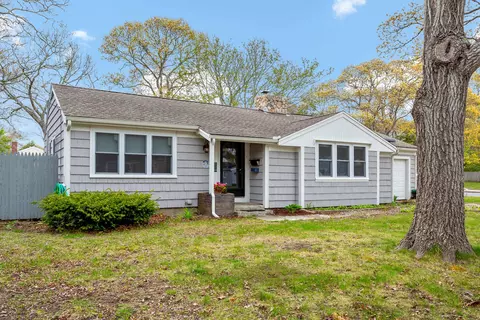 120 Chestnut St, Hyannis, MA 02601