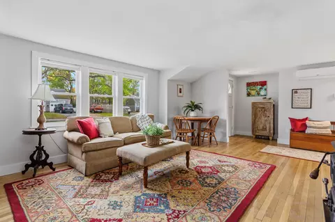120 Chestnut St, Hyannis, MA 02601