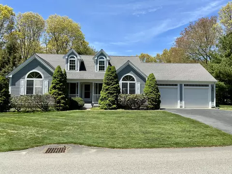 73 Snead Dr, Mashpee, MA 02649