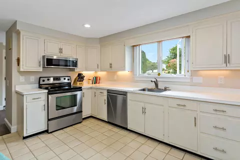 Kitchen - 107 Abbey Gate, Cotuit, MA 02635 photo 2 of 2