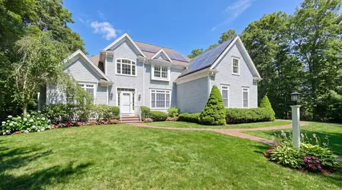 17 Payamps Rd, Mashpee, MA 02649