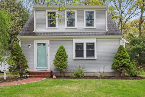 5 Deerfield Rd, Mashpee, MA 02649