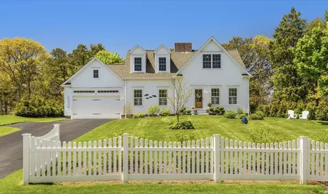 13 Academy Hill Ln, South Dennis, MA 02660