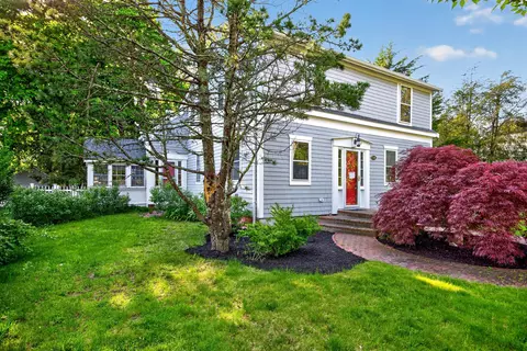 120 Ocean View Ave, Cotuit, MA 02635