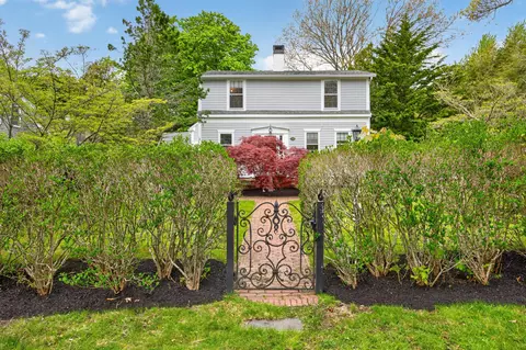 120 Ocean View Ave, Cotuit, MA 02635