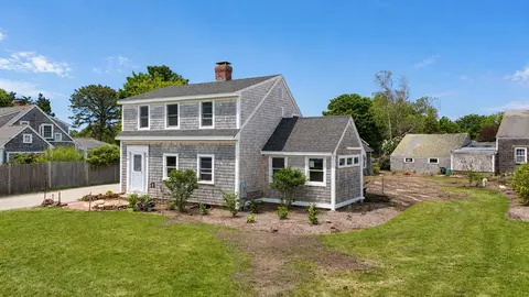 33 Pleasant St, Dennis, MA 02638