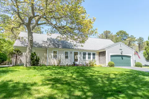 12 Tuckoosa Rd, South Dennis, MA 02660