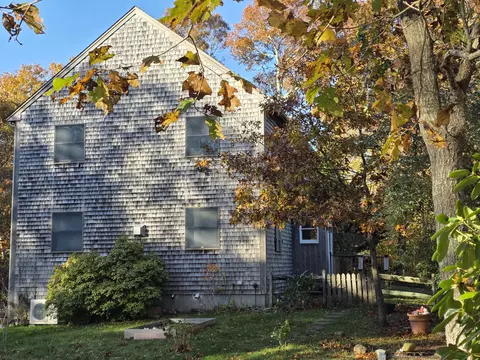 33 Alyssa Ln, Vineyard Haven, MA 02568