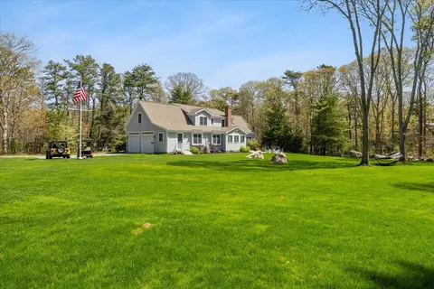 2 Boulder Rd, Cataumet, MA 02534