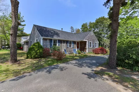 7 Aunt Matties Rd, Chatham, MA 02633