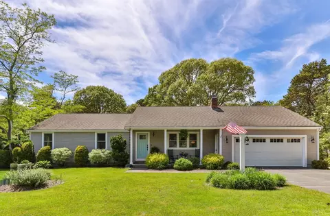 47 Country Ln, Dennis Port, MA 02639