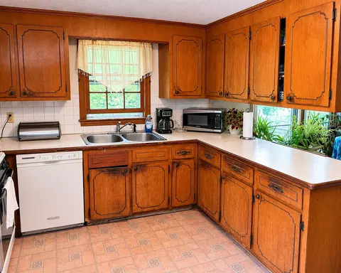 Kitchen - 39 Indian Trl, Centerville, MA 02632 photo 1 of 2