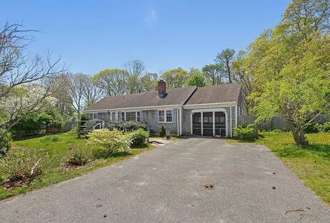 29 Edlen Ln, Hyannis, MA 02601