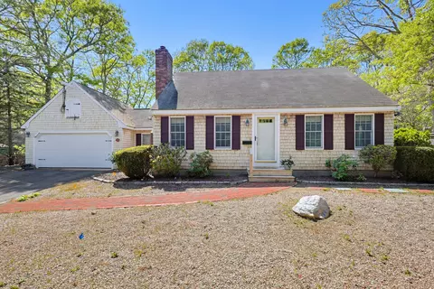556 Cotuit Rd, Mashpee, MA 02649
