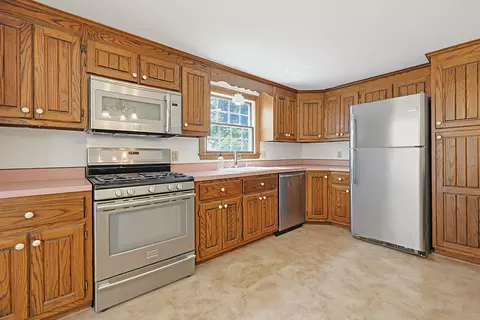Kitchen - 556 Cotuit Rd, Mashpee, MA 02649 photo 3 of 5