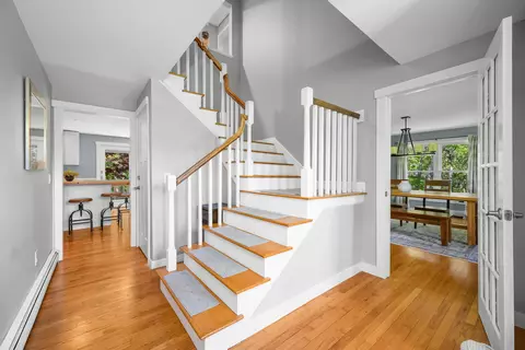 Entry Way - 284 Braggs Ln, Barnstable, MA 02630 photo 2 of 6