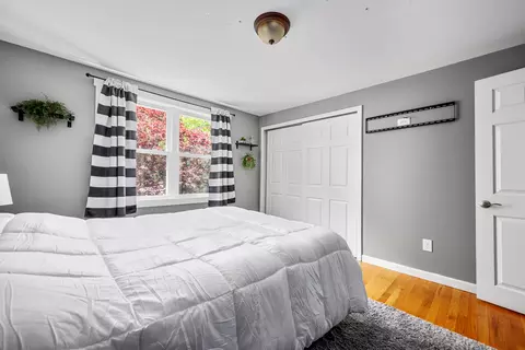 Bedroom - 284 Braggs Ln, Barnstable, MA 02630 photo 6 of 10