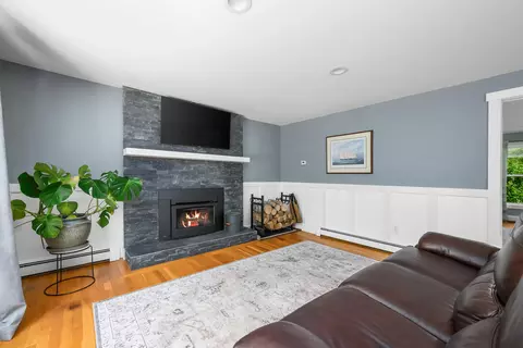 Living - 284 Braggs Ln, Barnstable, MA 02630 photo 3 of 3