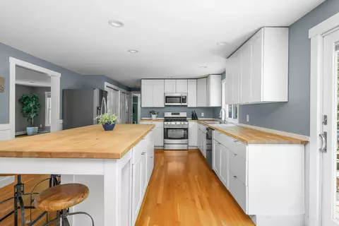 Kitchen - 284 Braggs Ln, Barnstable, MA 02630 photo 2 of 7
