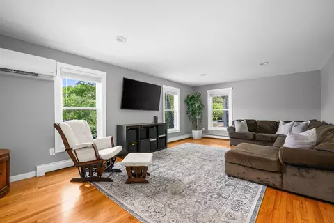 Living - 284 Braggs Ln, Barnstable, MA 02630 photo 1 of 3