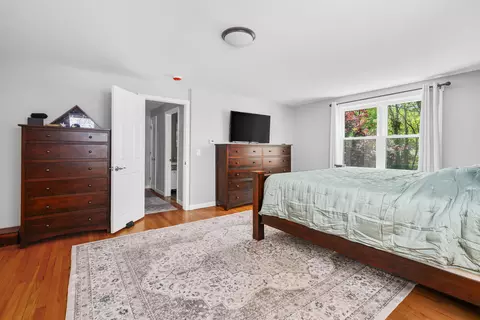 Bedroom - 284 Braggs Ln, Barnstable, MA 02630 photo 5 of 10