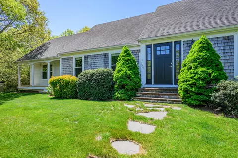 Exterior - 284 Braggs Ln, Barnstable, MA 02630 photo 2 of 21