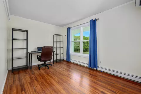 Bedroom - 284 Braggs Ln, Barnstable, MA 02630 photo 1 of 10