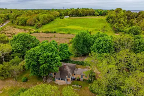 21 Quaker Rd, East Sandwich, MA 02537