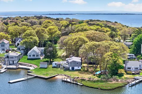 11 Clamshell Ln, Mashpee, MA 02649