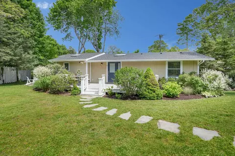 3 Kims Way, Oak Bluffs, MA 02557