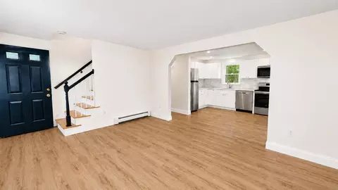 Living - 147 Chippingstone Rd, Marstons Mills, MA 02648 photo 2 of 2