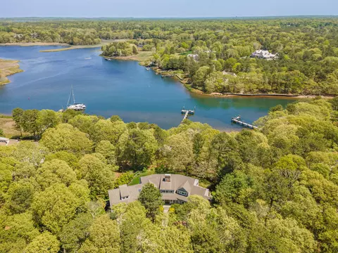 476 Baxters Neck Rd, Marstons Mills, MA 02648