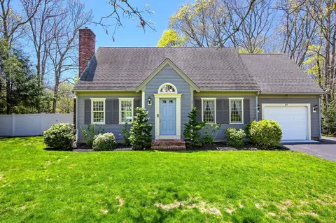 27 Dogwood Dr, Forestdale, MA 02644