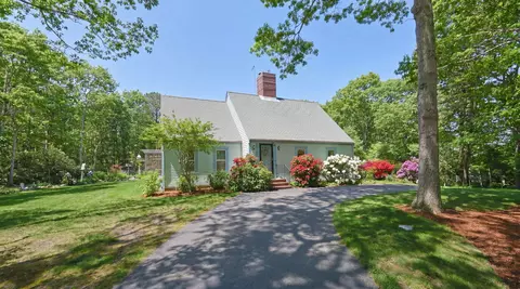 12 Madison Dr, East Sandwich, MA 02537