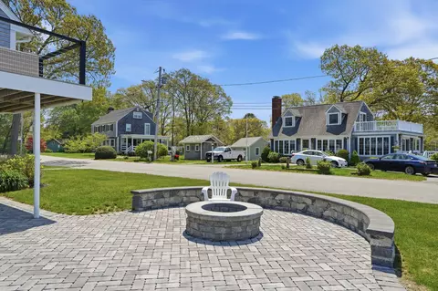 Exterior - 4 Cross Rd, Bourne, MA 02532 photo 5 of 9