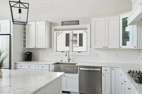 Kitchen - 4 Cross Rd, Bourne, MA 02532 photo 2 of 5
