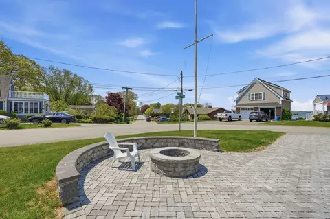 Exterior - 4 Cross Rd, Bourne, MA 02532 photo 4 of 9