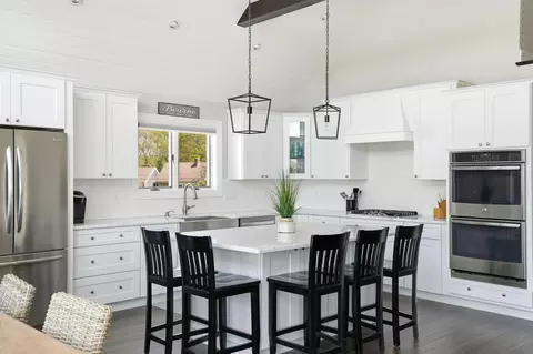 Kitchen - 4 Cross Rd, Bourne, MA 02532 photo 4 of 5