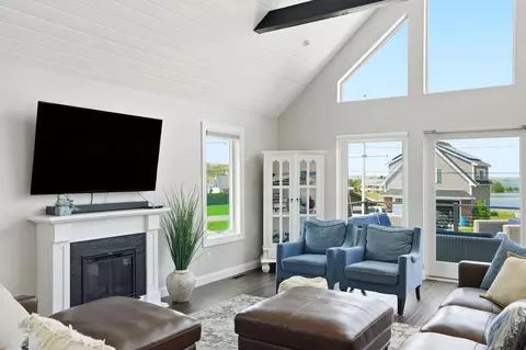 Living - 4 Cross Rd, Bourne, MA 02532 photo 4 of 5