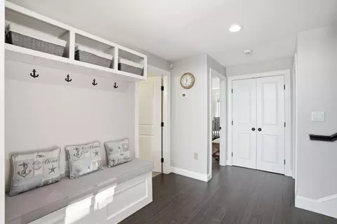 Entry Way - 4 Cross Rd, Bourne, MA 02532 photo 2 of 2
