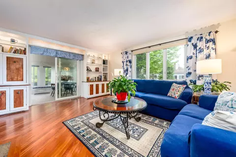 1 Woods Edge Ln, Mashpee, MA 02649