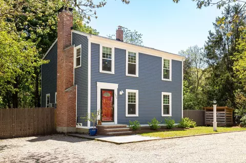1020 Old Falmouth Rd, Marstons Mills, MA 02648