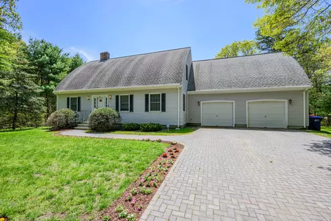 66 Squaws Path, East Wareham, MA 02538