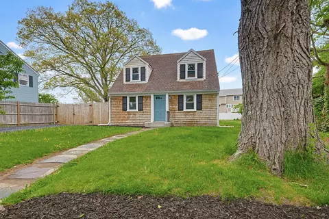 24 Otis Rd, Hyannis, MA 02601