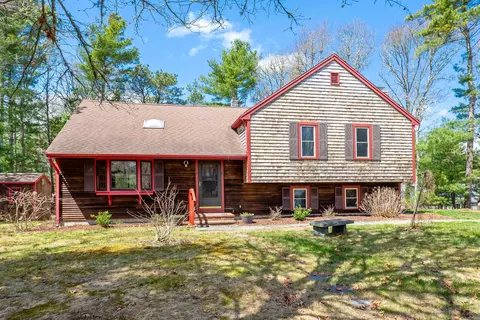 4 Oak Ridge Dr, Pocasset, MA 02559