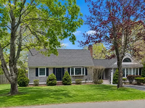 27 Sandpiper Cir, Teaticket, MA 02536