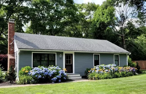 125 Highpoint Rd, Marstons Mills, MA 02648