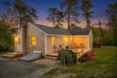 15 Barker St, Wellfleet, MA 02667