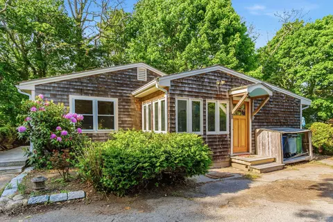 57 Old Main Rd, North Falmouth, MA 02556