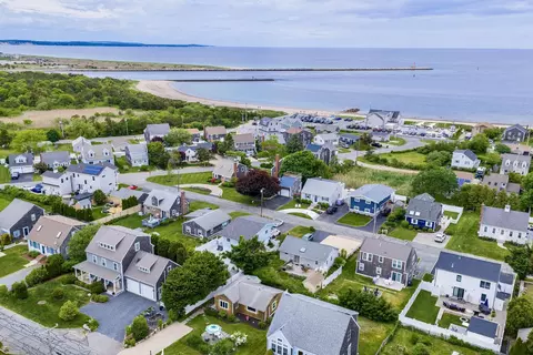 17 Almy Ave, Sandwich, MA 02563
